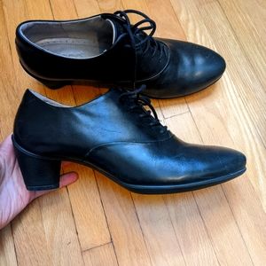 Black leather Ecco lace up oxford heels